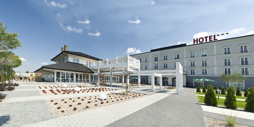 Hotel Lamberton Oltarzew Exterior photo
